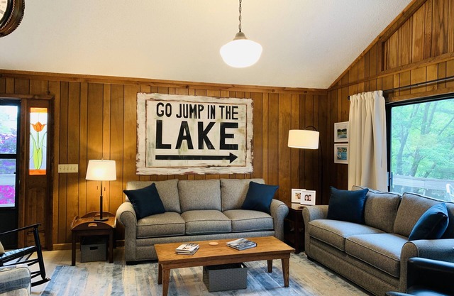 "Happy Hours" Family Lake Front Home w/ Private Dock