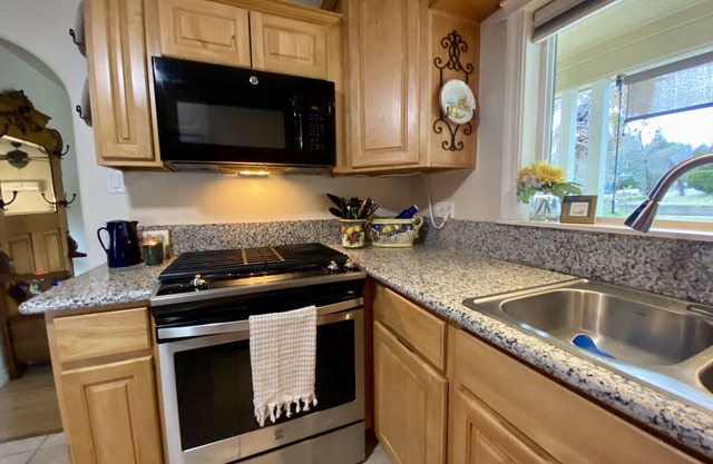 🏡⛑FurnishedLuxuryHOME $2375 PD. Utilities Ready 9/10A/C-WiFi-W/D 3mo.minimum