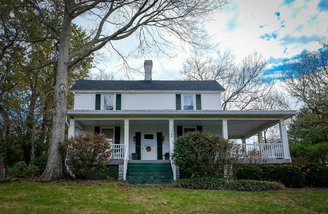 High on a Hill Enjoy all Woodford County has to offer. New Discounts available.