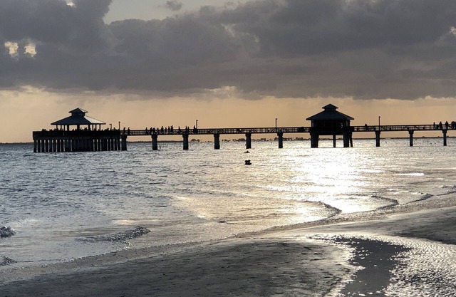 Happy Ours Hideaway -Ft Myers 2bd 2ba condo Non Smoking No Pets 10miles to beach