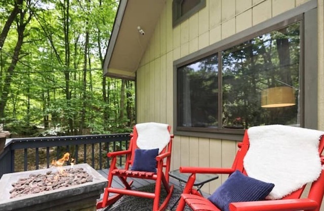 Happy Trees Cabin - 7 min to Ski Hill *pool* firepit* games (Lake Ariel)
