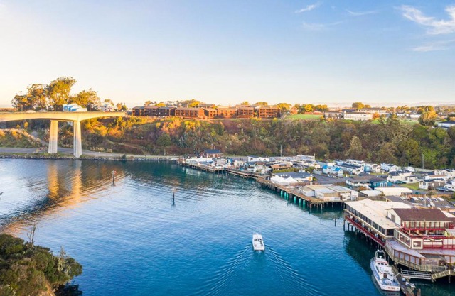 Harbor Lite Lodge