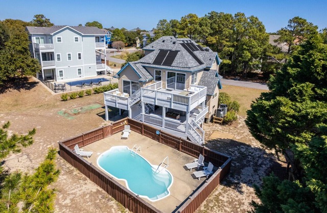 Harbor View | 3-Story Coastal Getaway Private Fenced Pool Walk to Beach