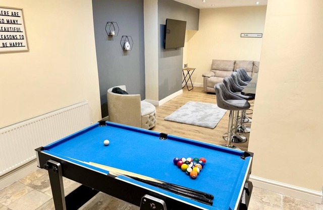 Harborne House 4 bedroom Contractor Qe Hospital