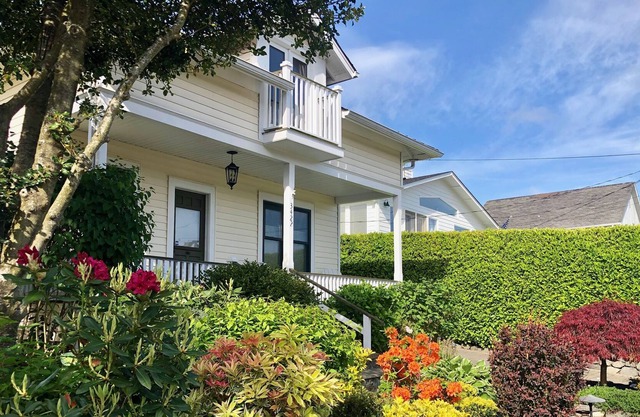Harborview Cottage, situé au milieu de tout ce que Gig Harbor a à offrir.