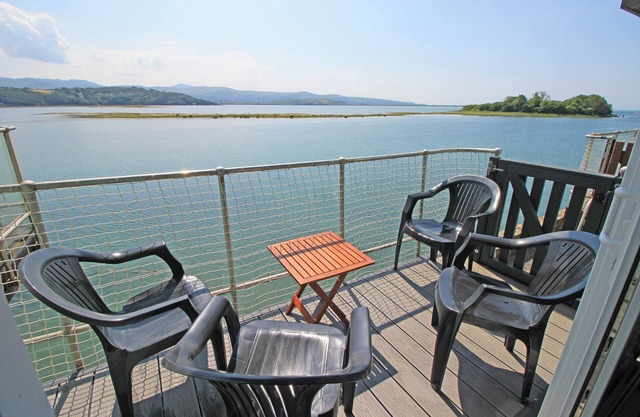 HARBOUR FLAT - 12E SOUTH SNOWDON WHARF, family friendly in Porthmadog