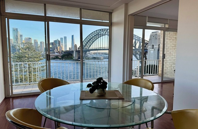 Harbour Front Apartment + Balcony View of Opera House & Harbour Bridge