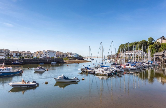 HARBOUR VIEW, pet friendly, country holiday cottage in Porthmadog
