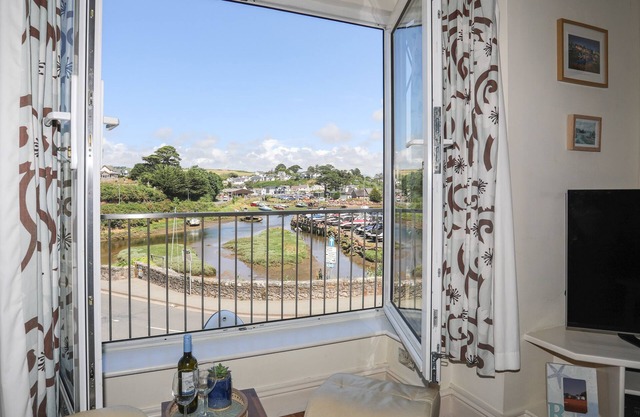 HARBOUR VIEW, pet friendly, character holiday cottage in Abersoch