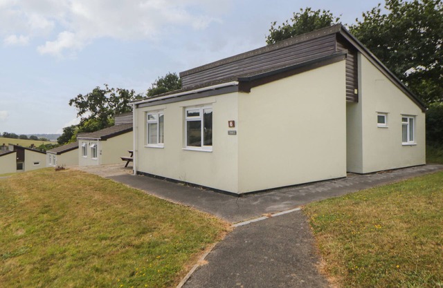 HARCOMBE HOUSE BUNGALOW 6, family friendly, with pool in Chudleigh