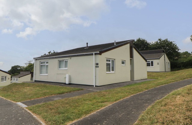 HARCOMBE HOUSE BUNGALOW 7, family friendly, with pool in Chudleigh