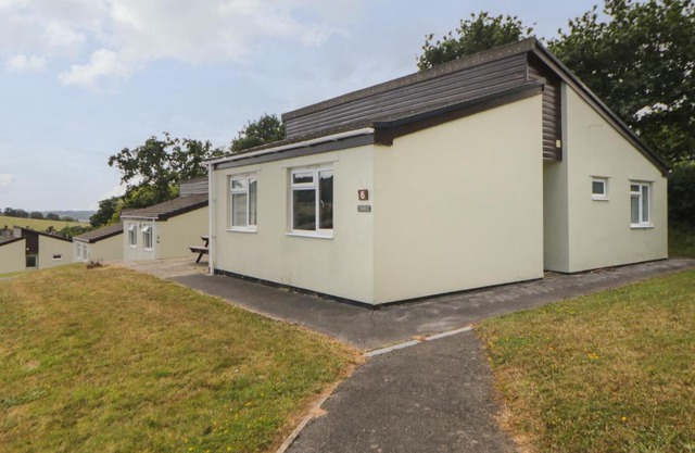 Harcombe House Bungalow 6