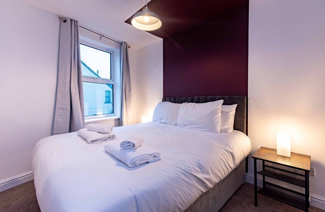 Harcourt 1D: 2BR Flat with Parking in Newark