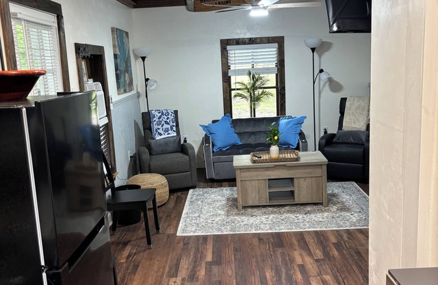 Harmons Landing charming 2 bedroom cabin Cross Creek