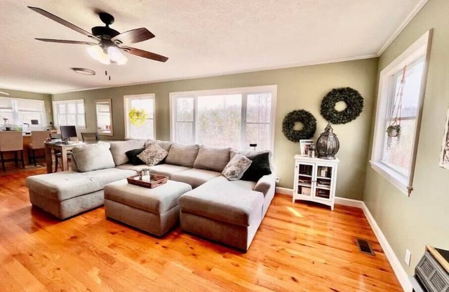 Harmony House-TIEC, Lake Lure, Wineries, Hiking, Waterfall, Pool Table &Fire Pit