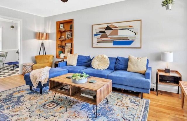 Harmony Lane~ Retro-Inspired Home 3 Mi to DT GVL!
