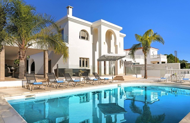 HARMONY VILLA - 6BED avec grande piscine privée située sur Ayia Napa Hills
