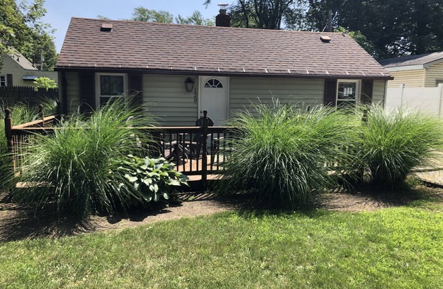 «Harrah’s Hideaway» Cottage 2brm du Lake Shore Park.