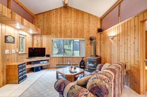 Harrison Cabin with Fire Pit and Elbow Lake Access!