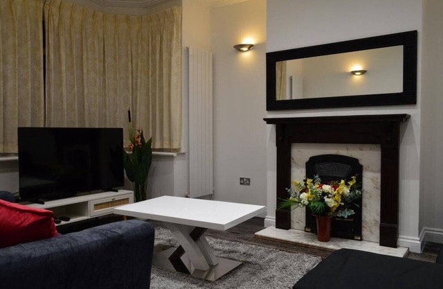 Harrow/Sleeps10/PrivateGarden/3BR/FreeParking/WiFi