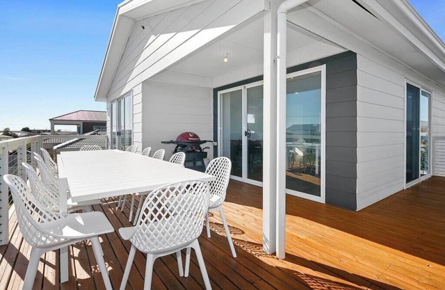 Harvey Haven -Sleeps upto 15, 4 Bdrm, 2.5 Bth