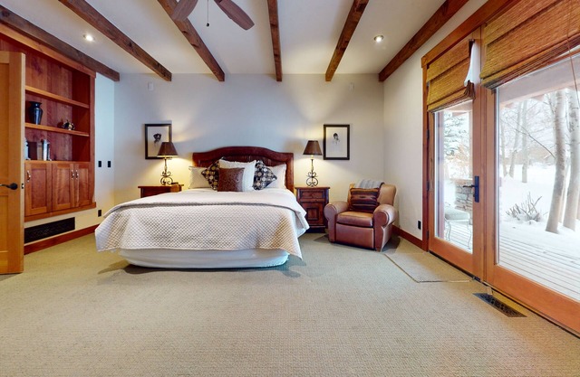 Hastings Hideaway in Victor. Hot Tub, Grill, Gas Fireplaces, Subzero/Wolf