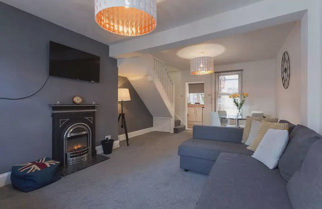 Hastings House: Two Bedroom Victorian House, Close to London Luton Airport