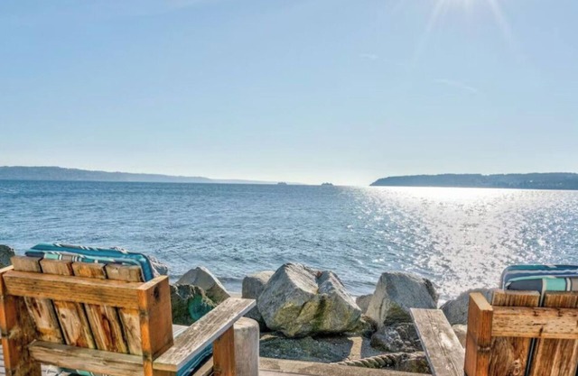 Hat Island Cottage by the Sea