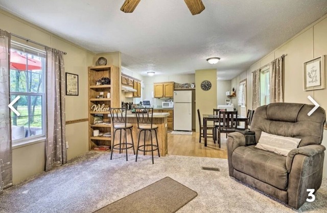 Hatfield Cabin w/ heated 2 stall garage on UTV trails w/ample parking!