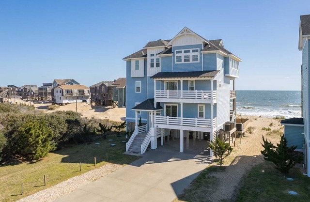 Hatteras Retreat Oceanfront Home + Pets Stay Free