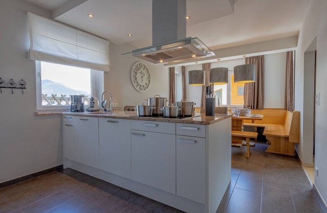 HAUS ALMKREEK 16-21 pers. Sauna|BBQ|walking distance to supermarket & center