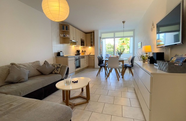 Haus Dortmund FeWo 1 - Cozy vacation apartment in Cuxhaven with balcony and garden