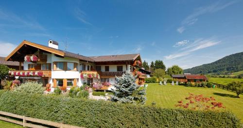 Haus Jäger Ferienwohnungen mit Indoor-Pool inkl. Chiemgaukarte