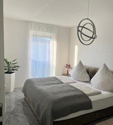 Haus Villa-Moderne 2 Zimmer Ferienwohnung in Wallersdorf-Haidlfing