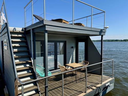 Hausboot bikini mit Dachterrasse in Schleswig am Ostseefjord Schlei