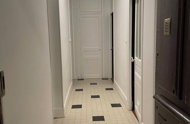 HAUSSMANIAN CITY APARTMENT WITH GARDEN