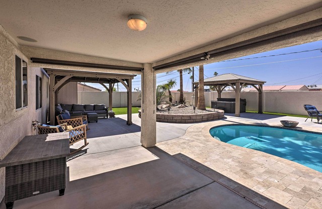 Havasu Haven with Pool, HOT TUB and Fire Pit