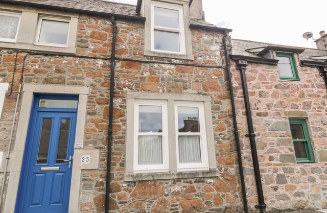 HAVEN COTTAGE, romantic, character holiday cottage in Kirkcudbright