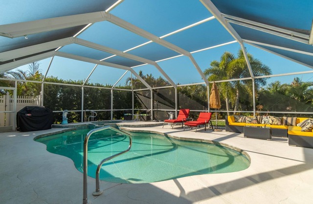 Hawaii House West, full refund*, heated pool, sleeps 6