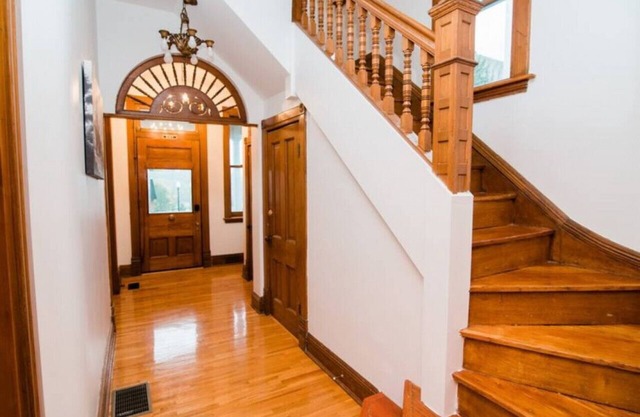 Hawkins House Lower Suite Downtown Jefferson City