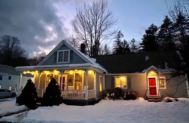 Hawks Mountain Village Retreat - 10 minutes to Okemo!