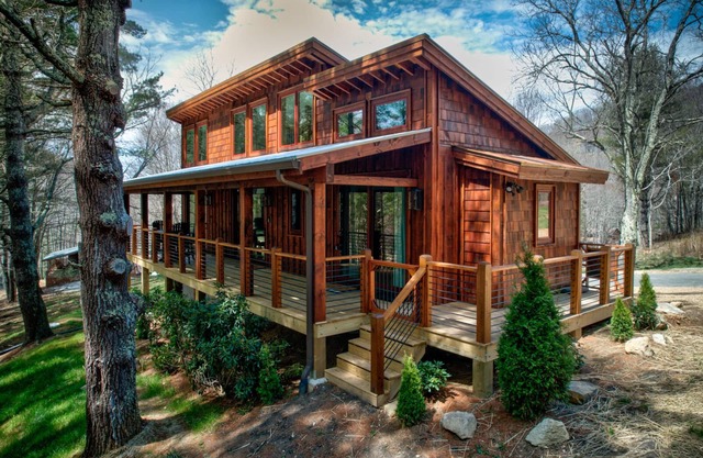 Hawks Ridge - Eagles Nest home with fireplace, amenities
