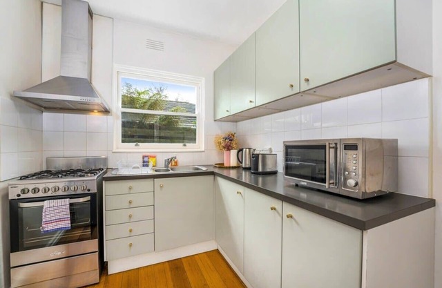 Hawthorn Hideaway With Free WiFi & Carparking