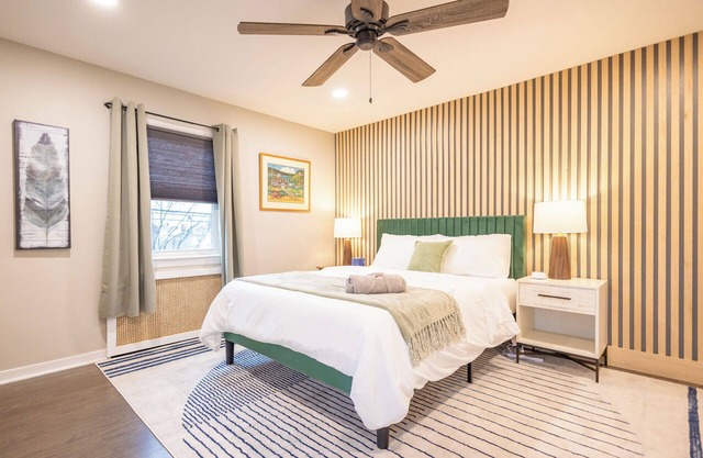 Hawthorne 2 Bed 1.5 Bath w/Office -Pets OK, Laundry In-Unit, Parking, Fios, Safe