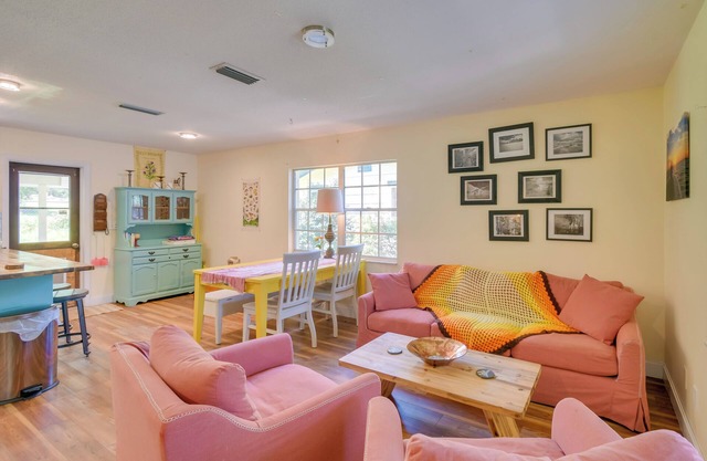 Hawthorne Retreat w/ Casita + Lake Winnott Access!