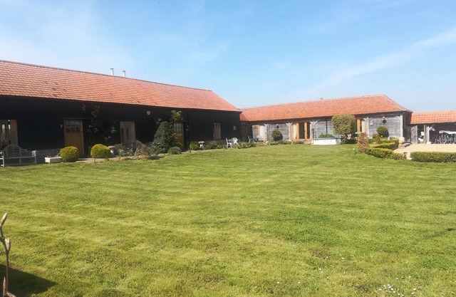 La grange à foin. 3 chambres avec salle de bains, poêle à bois, bain à remous en option.