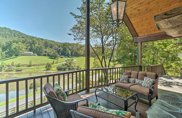 Hayesville Cabin w/ Game Room & Mtn Views!