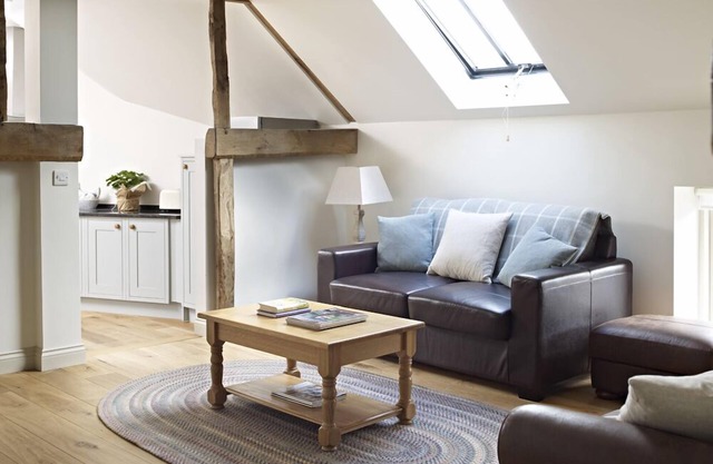 Hayloft-Appartement-Prestige-Salle de bain et douche-Vue sur la cour