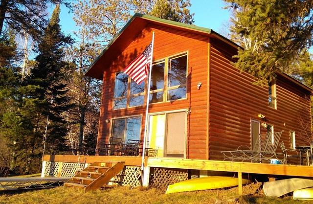 Hayward Lakefront - Superbe cabine, quatre saisons de plaisir pour jusqu'à 21 personnes