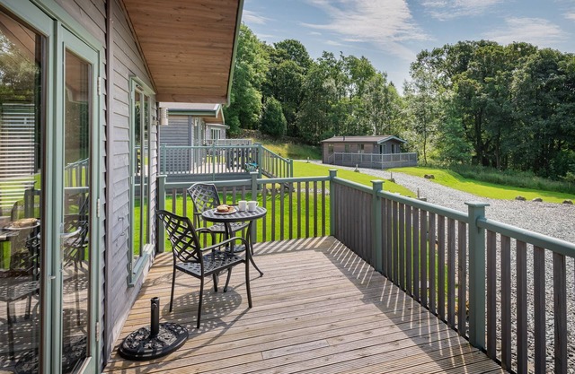 Hazel Lodge - a holiday lodge that sleeps 2 with an en-suite